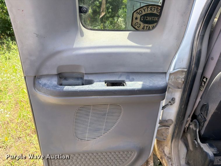 image for item EX2510 2001 Ford F250 Super Duty XL Ext. Cab utility bed pickup truck