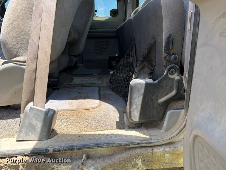 image for item EX2510 2001 Ford F250 Super Duty XL Ext. Cab utility bed pickup truck