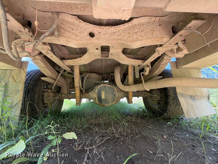 image for item EX2510 2001 Ford F250 Super Duty XL Ext. Cab utility bed pickup truck