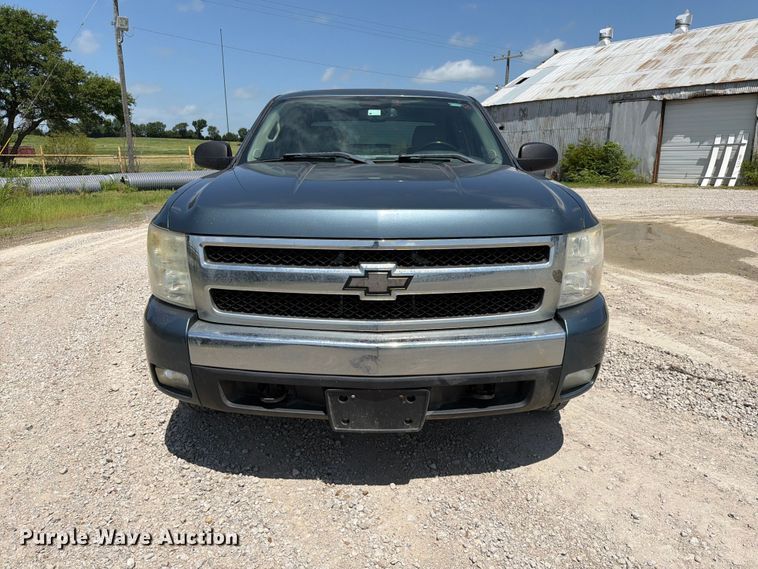 image for item EX2511 2008 Chevrolet Silverado 1500 Crew Cab pickup truck
