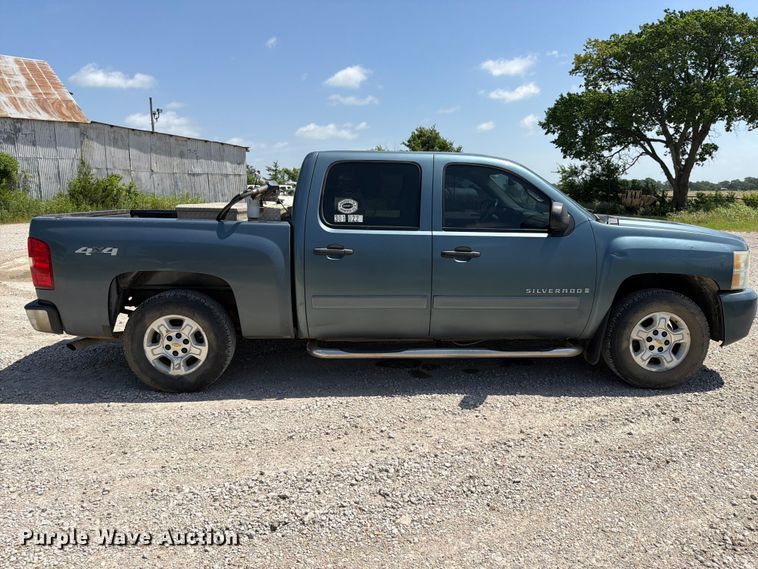 image for item EX2511 2008 Chevrolet Silverado 1500 Crew Cab pickup truck