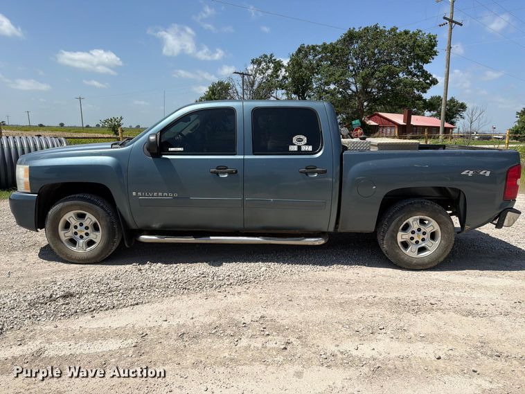 image for item EX2511 2008 Chevrolet Silverado 1500 Crew Cab pickup truck