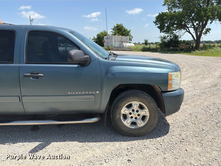 image for item EX2511 2008 Chevrolet Silverado 1500 Crew Cab pickup truck