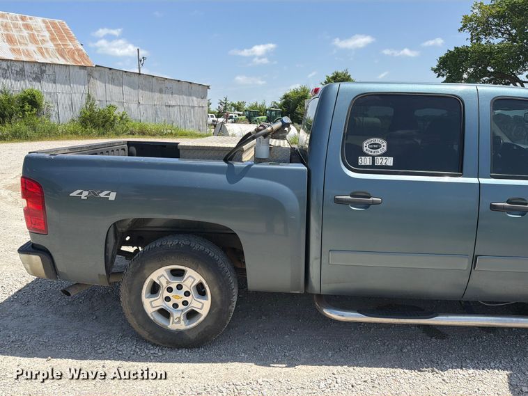 image for item EX2511 2008 Chevrolet Silverado 1500 Crew Cab pickup truck