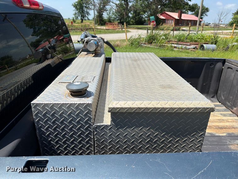 image for item EX2511 2008 Chevrolet Silverado 1500 Crew Cab pickup truck