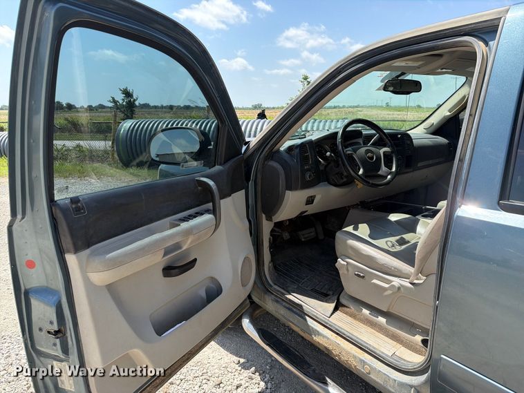 image for item EX2511 2008 Chevrolet Silverado 1500 Crew Cab pickup truck