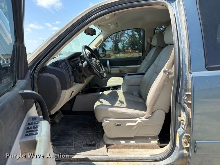 image for item EX2511 2008 Chevrolet Silverado 1500 Crew Cab pickup truck
