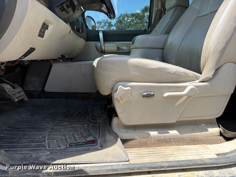image for item EX2511 2008 Chevrolet Silverado 1500 Crew Cab pickup truck
