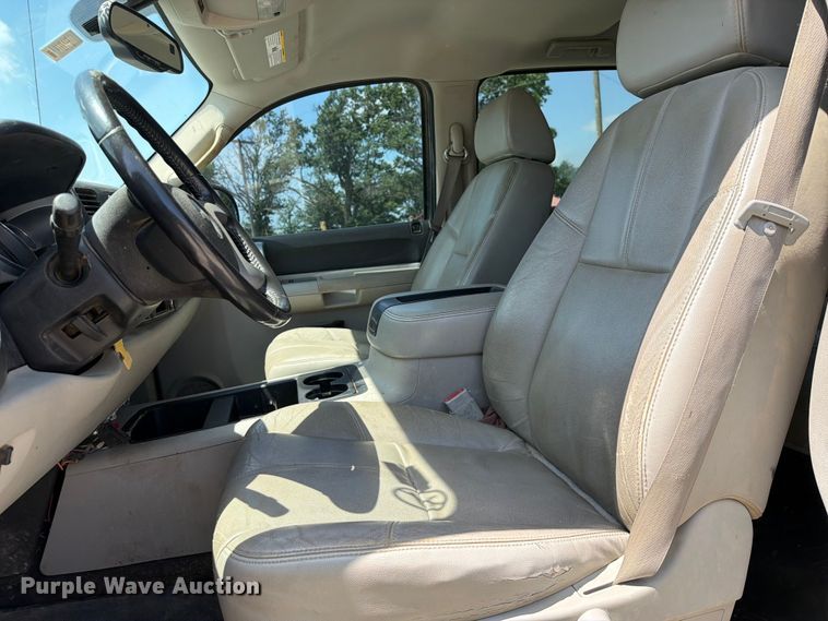 image for item EX2511 2008 Chevrolet Silverado 1500 Crew Cab pickup truck