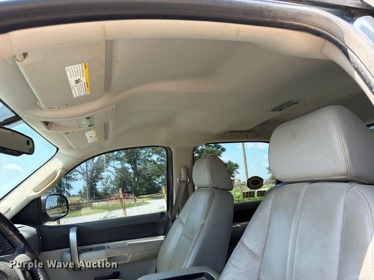 image for item EX2511 2008 Chevrolet Silverado 1500 Crew Cab pickup truck