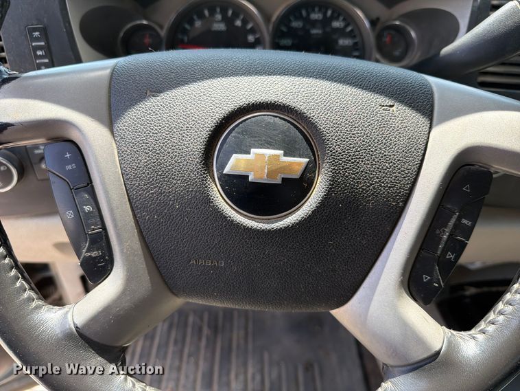 image for item EX2511 2008 Chevrolet Silverado 1500 Crew Cab pickup truck