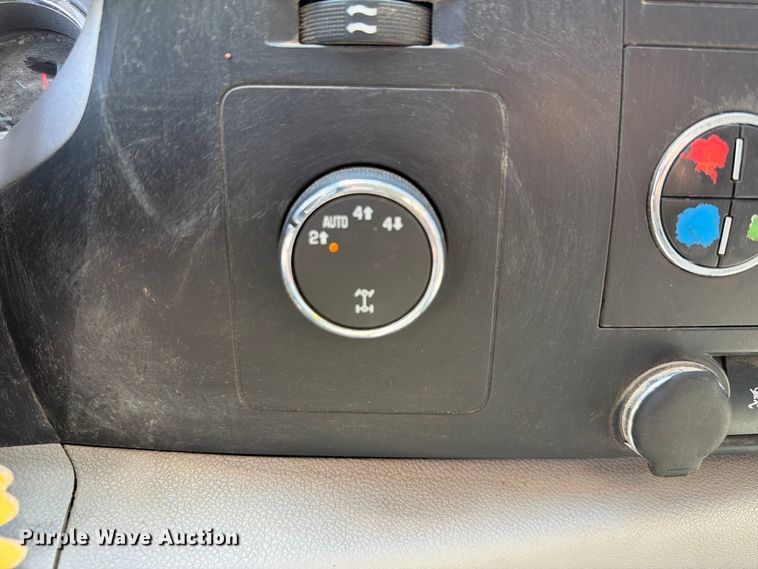image for item EX2511 2008 Chevrolet Silverado 1500 Crew Cab pickup truck
