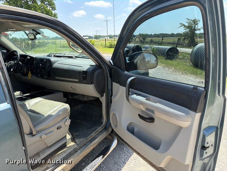 image for item EX2511 2008 Chevrolet Silverado 1500 Crew Cab pickup truck