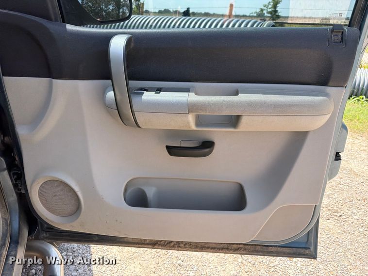 image for item EX2511 2008 Chevrolet Silverado 1500 Crew Cab pickup truck