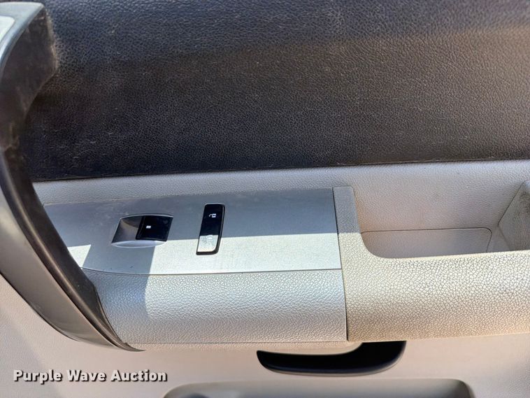 image for item EX2511 2008 Chevrolet Silverado 1500 Crew Cab pickup truck