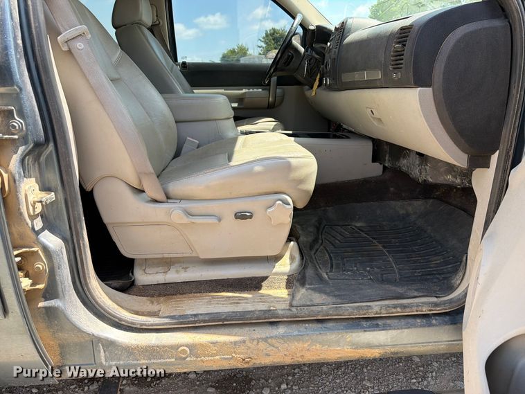 image for item EX2511 2008 Chevrolet Silverado 1500 Crew Cab pickup truck