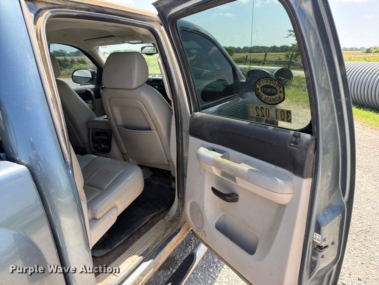 image for item EX2511 2008 Chevrolet Silverado 1500 Crew Cab pickup truck