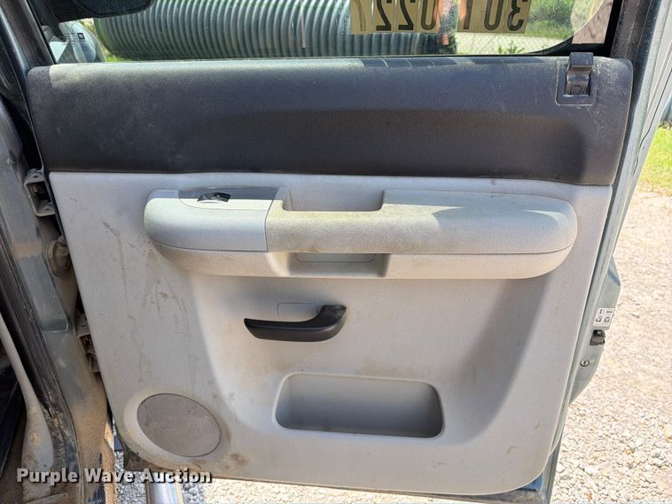 image for item EX2511 2008 Chevrolet Silverado 1500 Crew Cab pickup truck