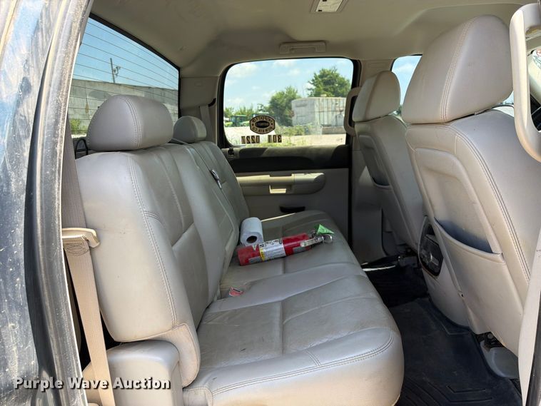 image for item EX2511 2008 Chevrolet Silverado 1500 Crew Cab pickup truck