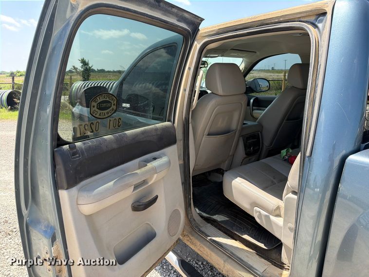 image for item EX2511 2008 Chevrolet Silverado 1500 Crew Cab pickup truck