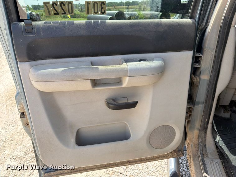 image for item EX2511 2008 Chevrolet Silverado 1500 Crew Cab pickup truck