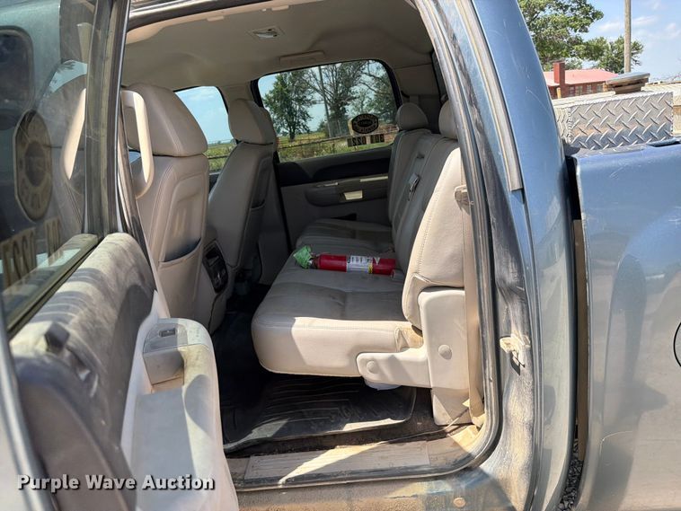 image for item EX2511 2008 Chevrolet Silverado 1500 Crew Cab pickup truck