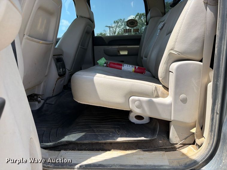 image for item EX2511 2008 Chevrolet Silverado 1500 Crew Cab pickup truck