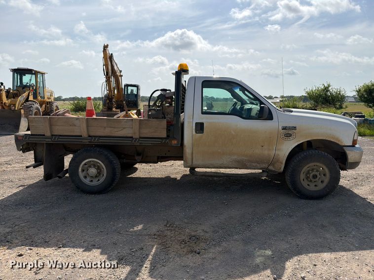 image for item EX2514 2004 Ford F250 Super Duty flatbed pickup truck