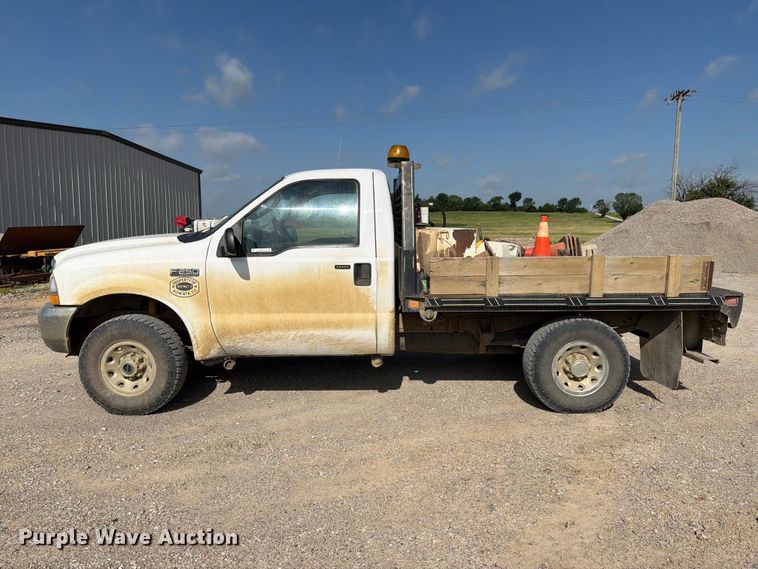 image for item EX2514 2004 Ford F250 Super Duty flatbed pickup truck