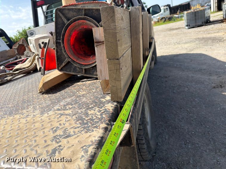image for item EX2514 2004 Ford F250 Super Duty flatbed pickup truck