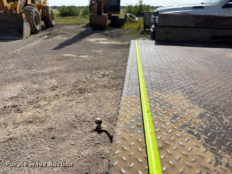 image for item EX2514 2004 Ford F250 Super Duty flatbed pickup truck