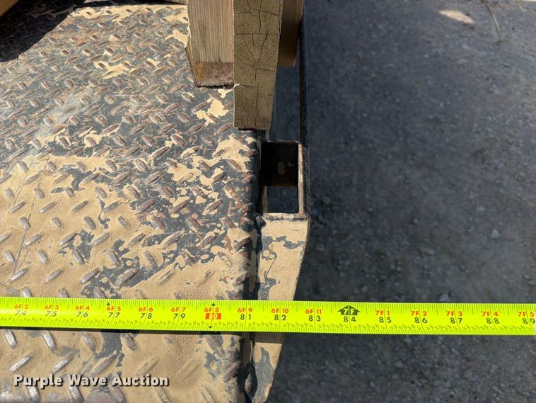 image for item EX2514 2004 Ford F250 Super Duty flatbed pickup truck