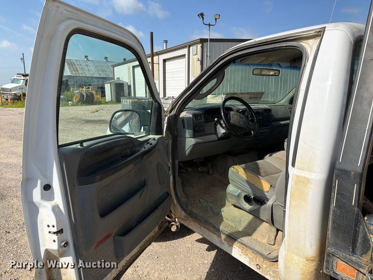 image for item EX2514 2004 Ford F250 Super Duty flatbed pickup truck
