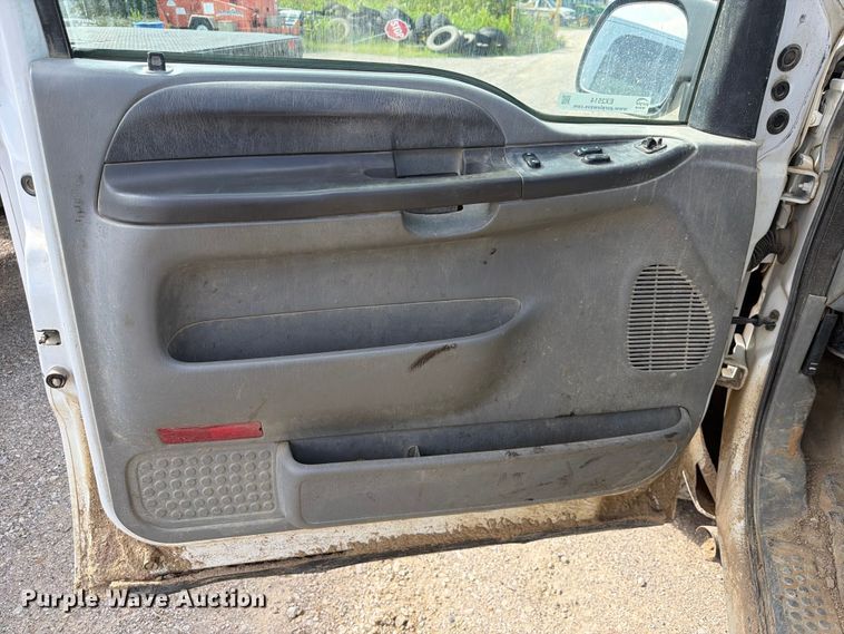 image for item EX2514 2004 Ford F250 Super Duty flatbed pickup truck