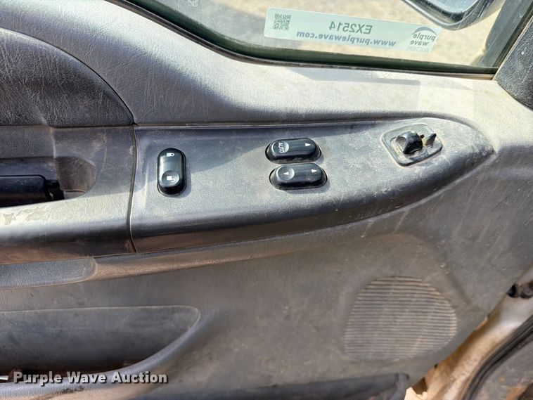 image for item EX2514 2004 Ford F250 Super Duty flatbed pickup truck