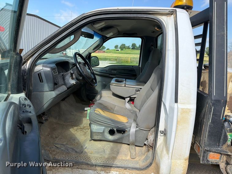 image for item EX2514 2004 Ford F250 Super Duty flatbed pickup truck
