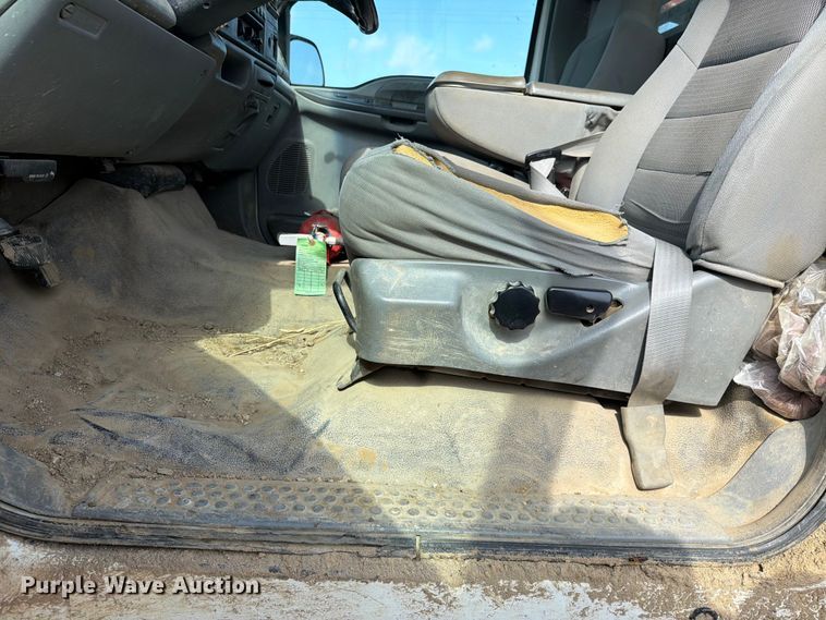 image for item EX2514 2004 Ford F250 Super Duty flatbed pickup truck