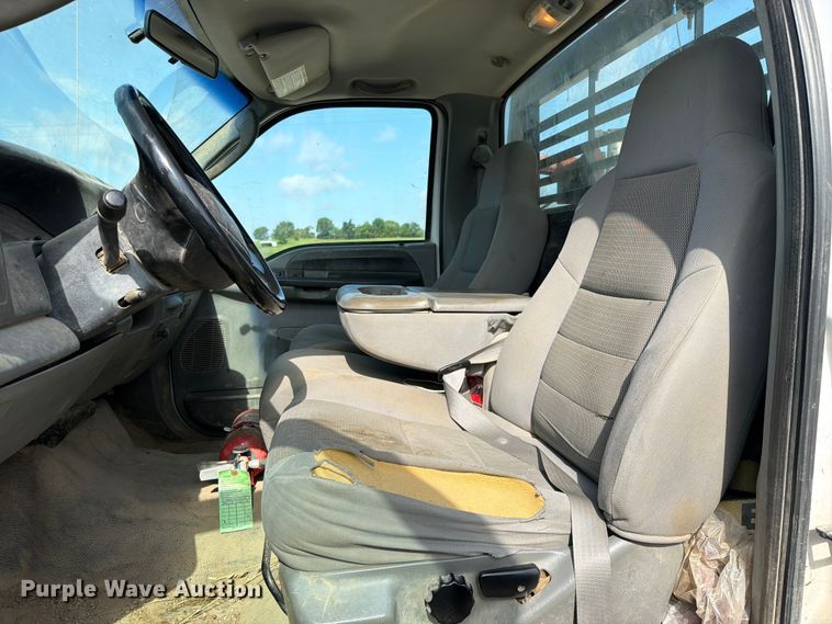 image for item EX2514 2004 Ford F250 Super Duty flatbed pickup truck