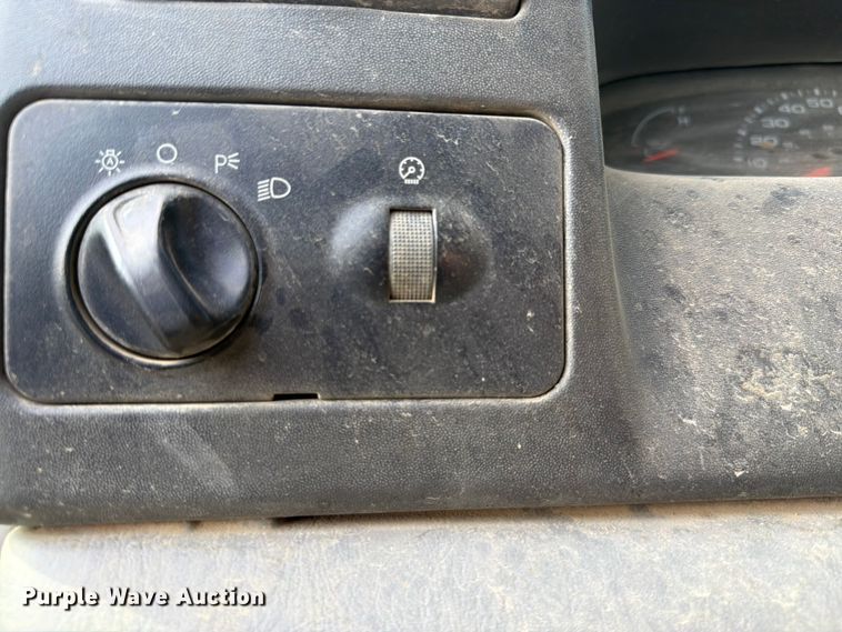 image for item EX2514 2004 Ford F250 Super Duty flatbed pickup truck