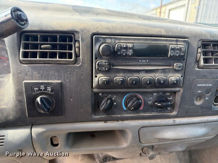 image for item EX2514 2004 Ford F250 Super Duty flatbed pickup truck