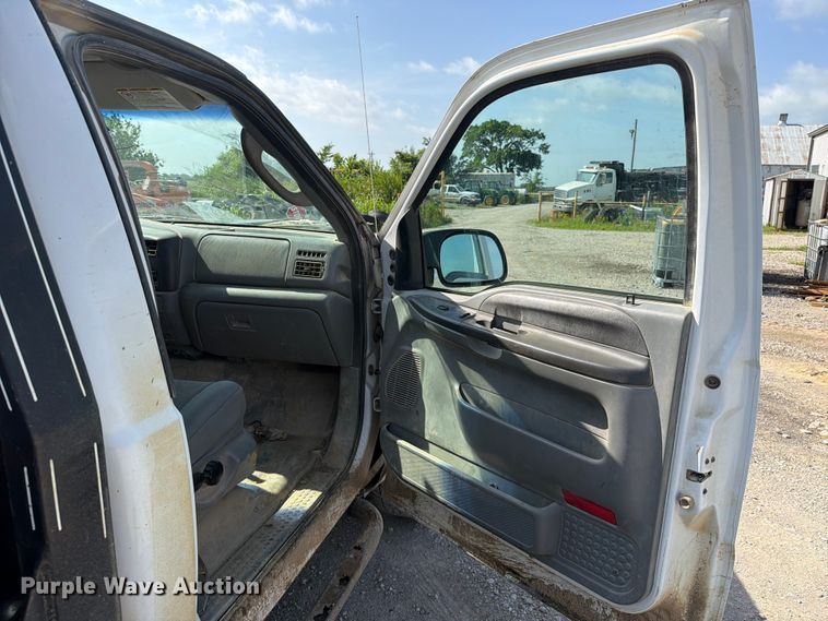 image for item EX2514 2004 Ford F250 Super Duty flatbed pickup truck