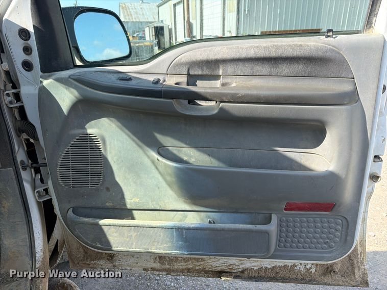 image for item EX2514 2004 Ford F250 Super Duty flatbed pickup truck