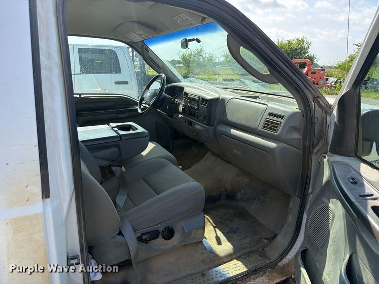 image for item EX2514 2004 Ford F250 Super Duty flatbed pickup truck