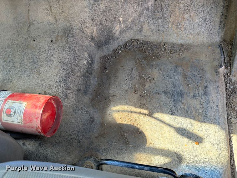 image for item EX2514 2004 Ford F250 Super Duty flatbed pickup truck