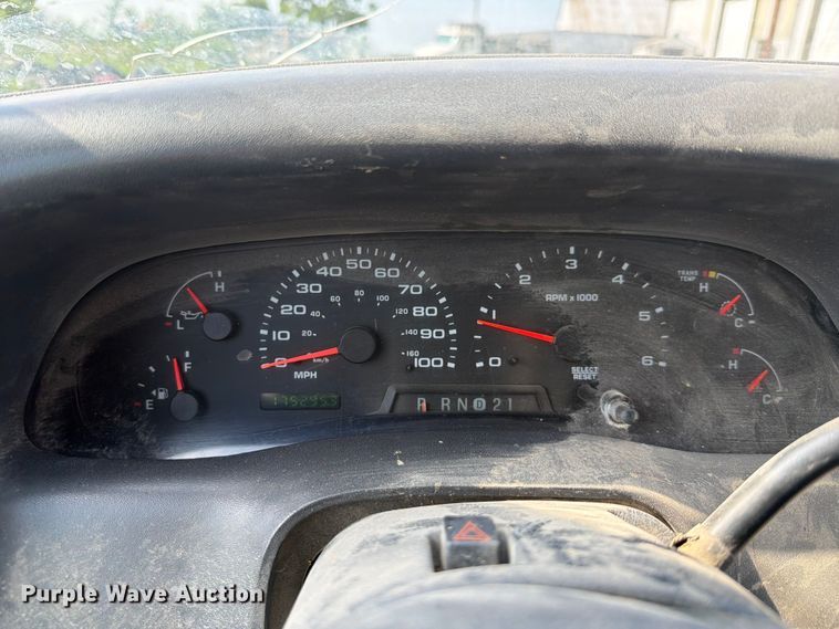 image for item EX2514 2004 Ford F250 Super Duty flatbed pickup truck