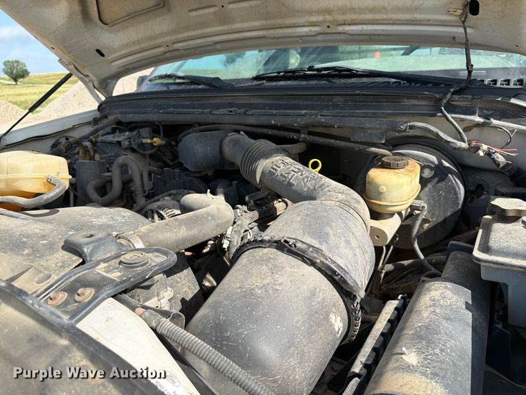 image for item EX2514 2004 Ford F250 Super Duty flatbed pickup truck