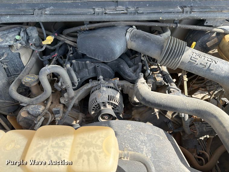 image for item EX2514 2004 Ford F250 Super Duty flatbed pickup truck