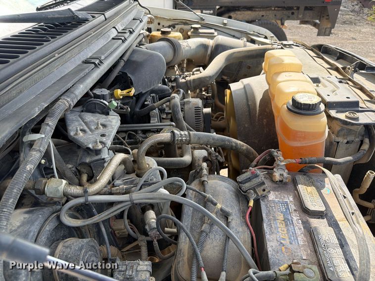 image for item EX2514 2004 Ford F250 Super Duty flatbed pickup truck
