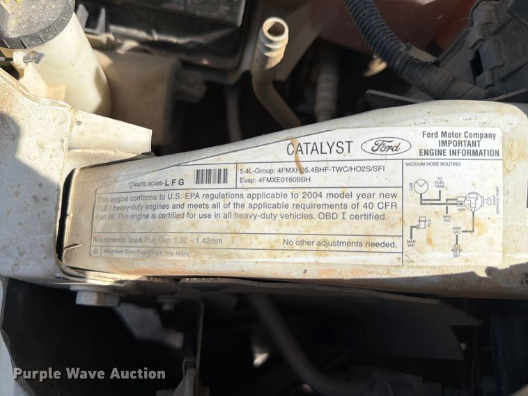image for item EX2514 2004 Ford F250 Super Duty flatbed pickup truck