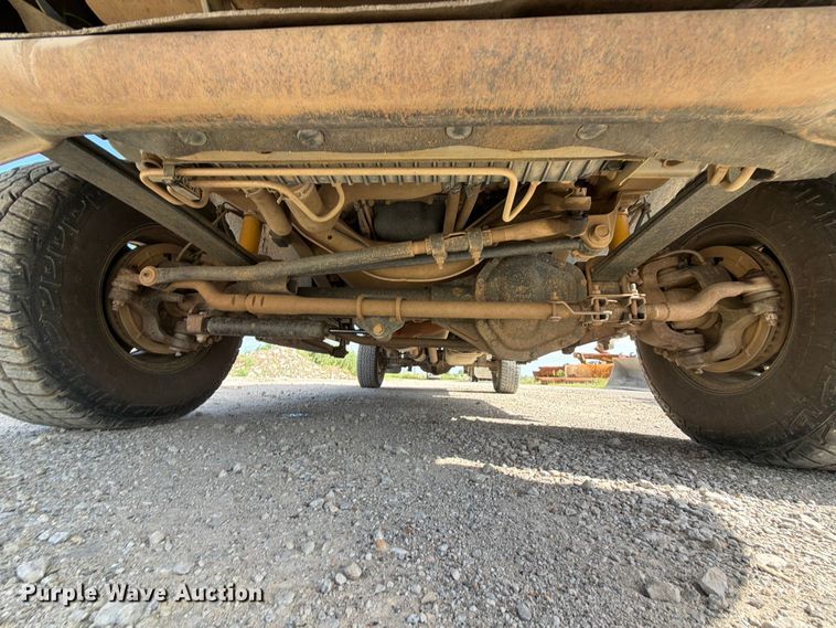 image for item EX2514 2004 Ford F250 Super Duty flatbed pickup truck